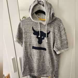 Under Armour short sleeve hoodie - medium